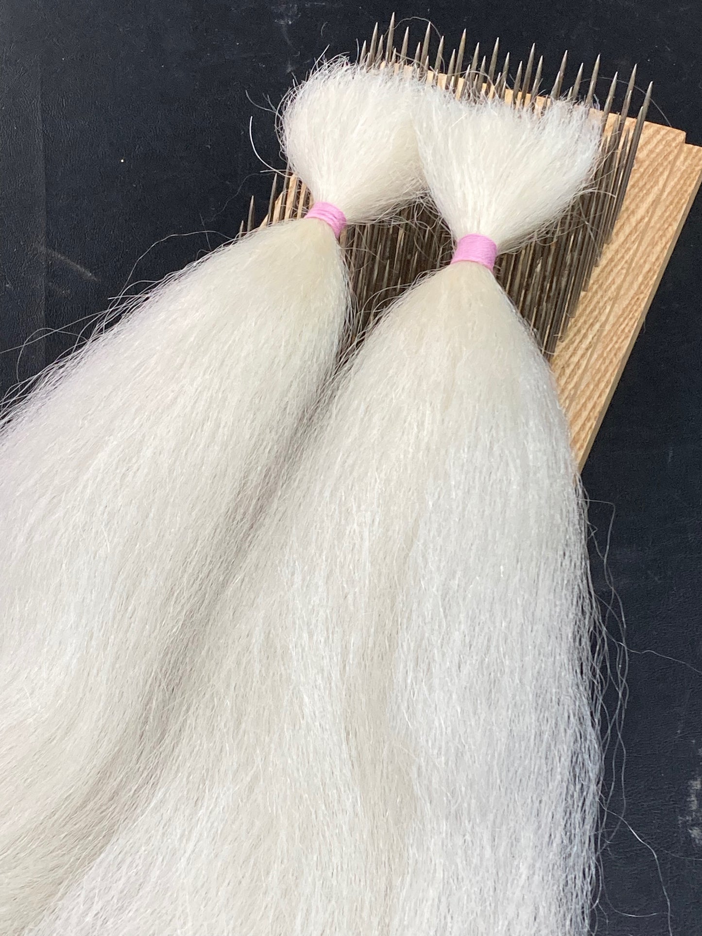 856 Washed White Tail Yak - Various lengths - 30 grm Bundle